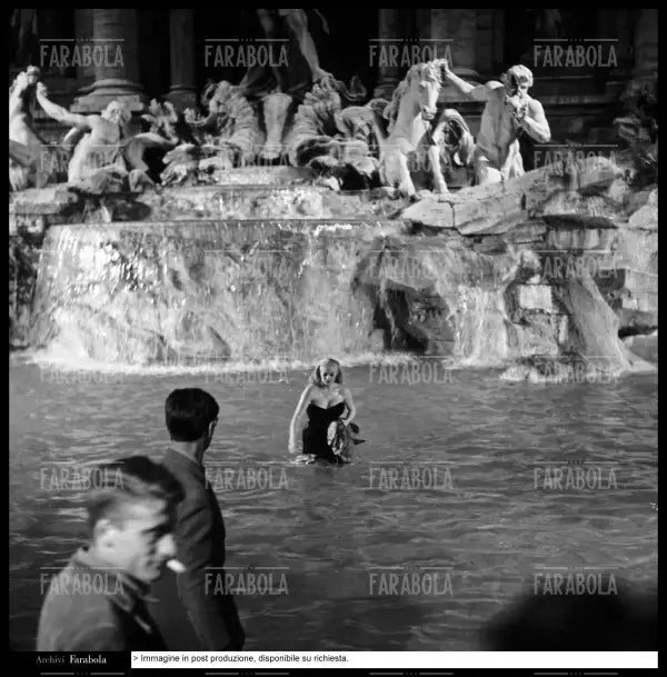 Anita Ekberg sul set del film La Dolce Vita, 1959