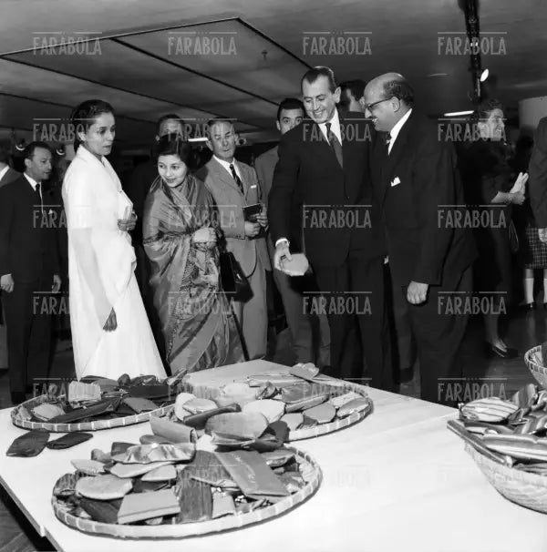 Aldo Borletti e l'ambasciatore indiano Khub Chand alla Rinascente, Milano, 1959