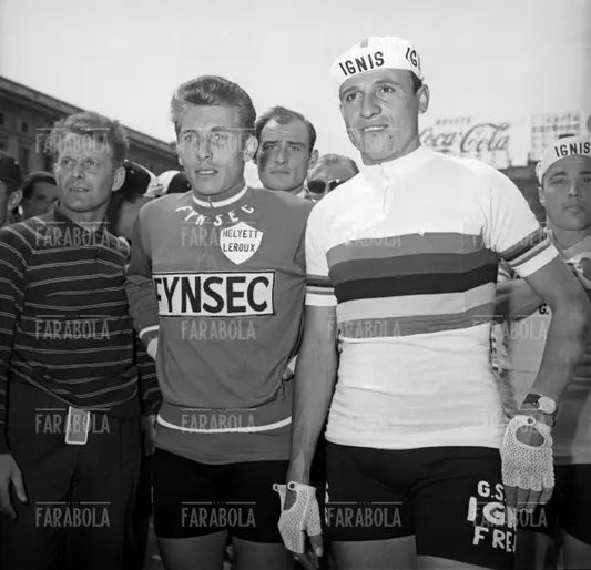 Jacques Anquetil ed Ercole Baldini in Piazza Duomo, Giro d'Italia, Milano, 1959