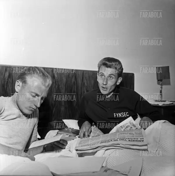 André Darrigade e Jacques Anquetil studiano il percorso, Giro d'Italia, Salsomaggiore Terme, 1959