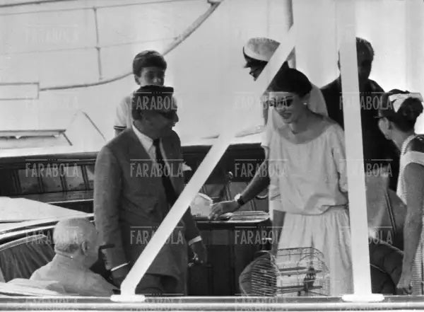 Winston Churchill, Aristotele Onassis, Maria Callas, Giovanni Battista Meneghini e Tina Onassis sullo yacht Christina, Montecarlo, 1959