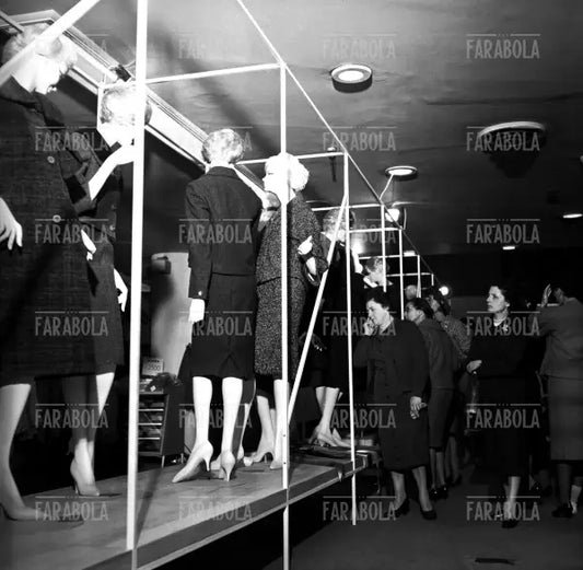 Reparto donna della Rinascente, Milano, 1959
