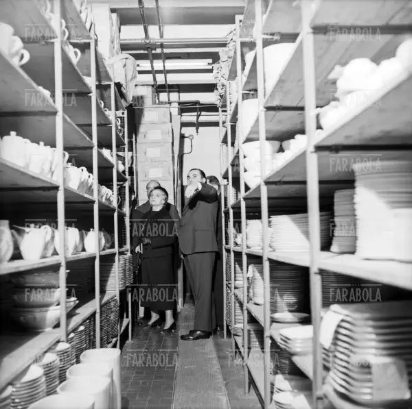 Visitatori alla Rinascente, Milano, 1959