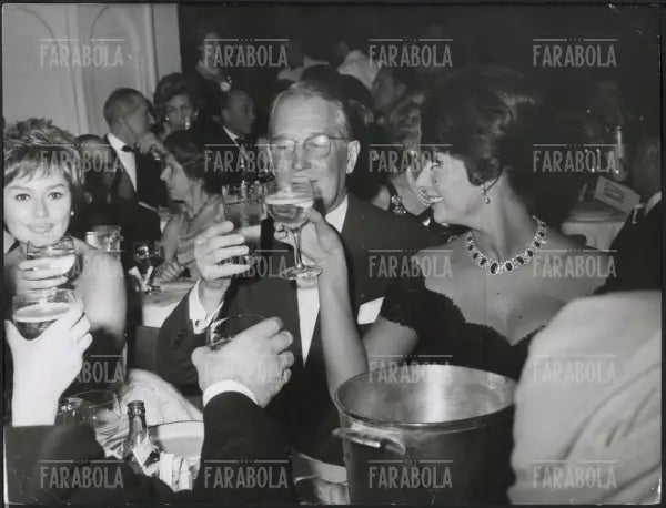 Sophia Loren, Maurice Chevalier, Carlo Ponti e Maria Scicolone, Prima della rivista Avec Plaisir, Parigi, 1959