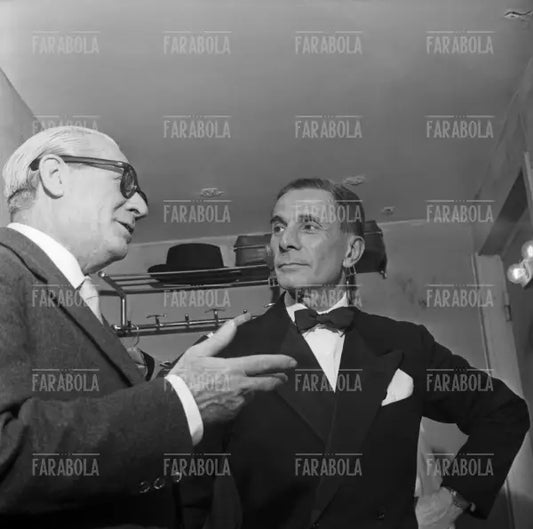 Nino Besozzi e Dino Buzzati, prima di Un verme al ministero, Milano, 1960