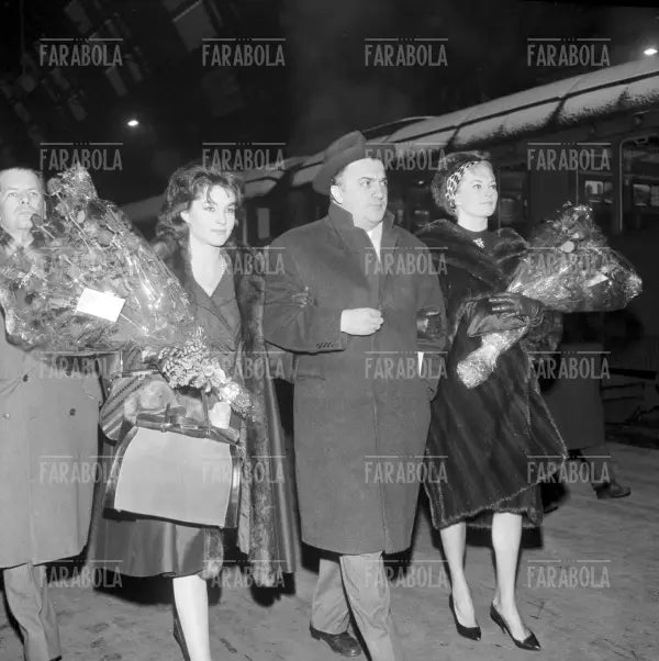 Federico Fellini, Anita Ekberg e Yvonne Furneaux, Milano, 1960