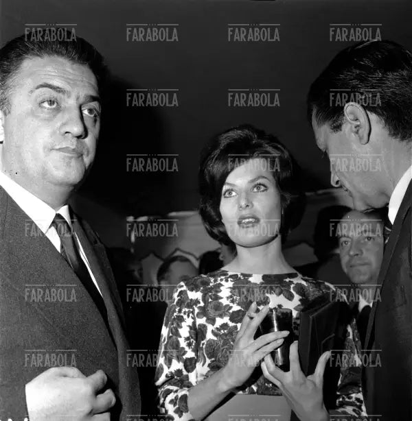 Federico Fellini, Belinda Lee e Gualtieri Jacobetti, Festival di Cannes, 1960
