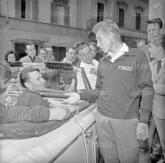 Jean Stablinski e Jacques Anquetil nel giorno di riposo, Giro d'Italia, Milano, 1960