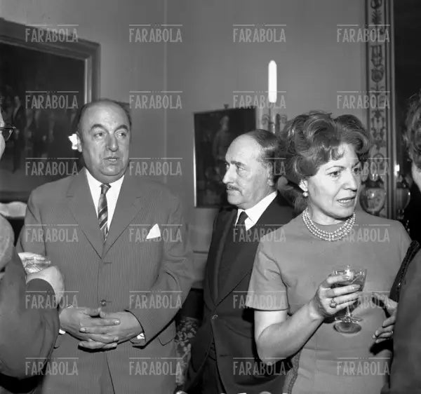 Pablo Neruda, Matilde Urrutia e Salvatore Quasimodo, Milano, 1960