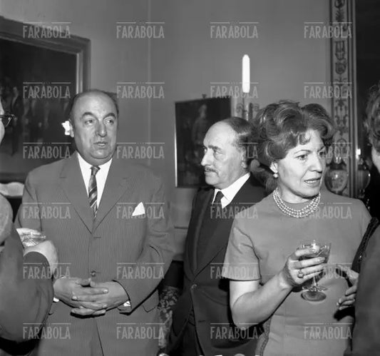 Pablo Neruda, Matilde Urrutia e Salvatore Quasimodo, Milano, 1960
