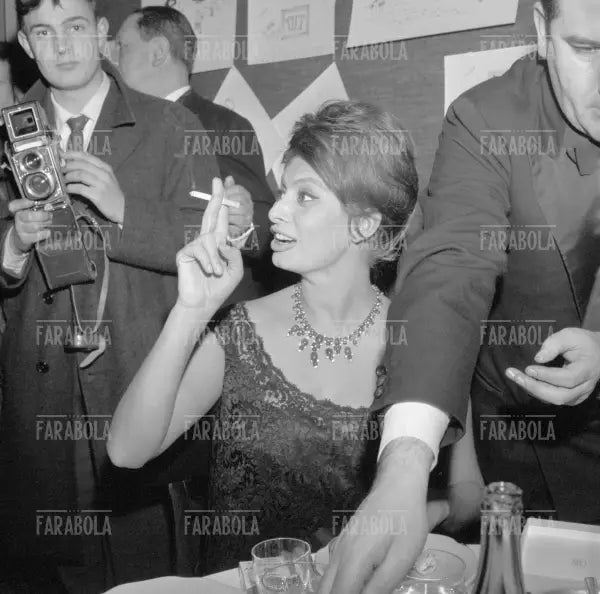 Sophia Loren, Festa dopo la prima del film La ciociara, Milano, 1960