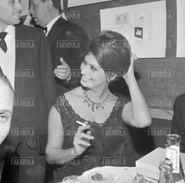 Sophia Loren, Festa dopo la prima del film La ciociara, Milano, 1960