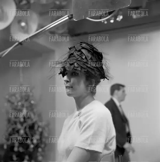 Mina nello Studio Farabola, Milano, 1960