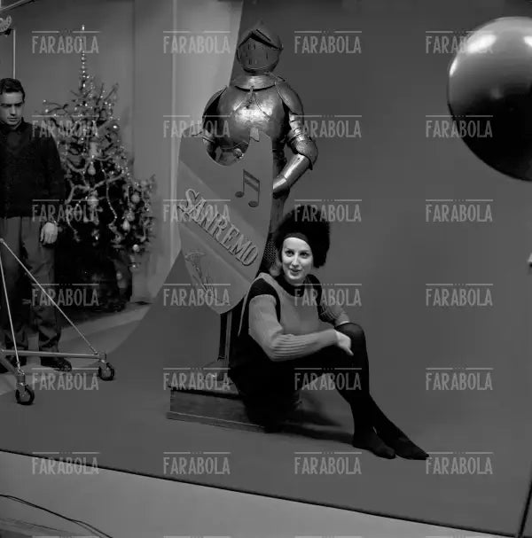 Mina nello Studio Farabola, Milano, 1960