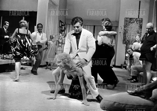 Marcello Mastroianni in una scena del film La Dolce Vita, 1960
