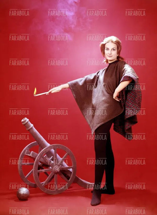 Mina nello Studio Farabola, 1960