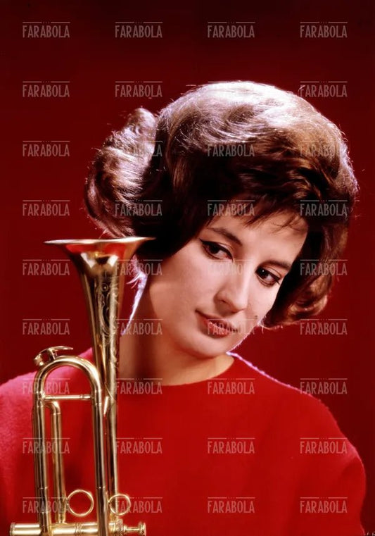 Mina nello Studio Farabola, 1960