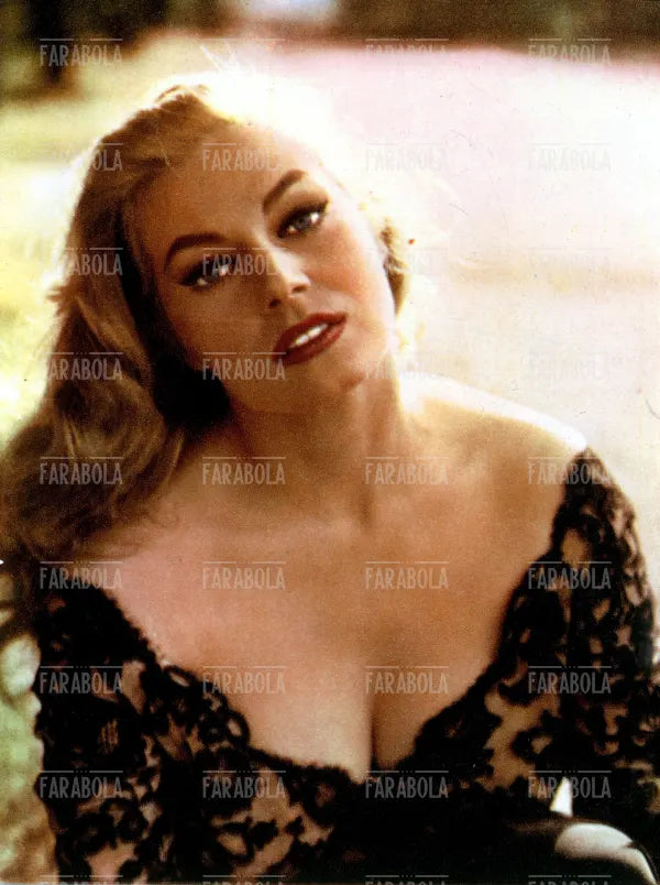 Anita Ekberg in una scena del film La Dolce Vita, 1960