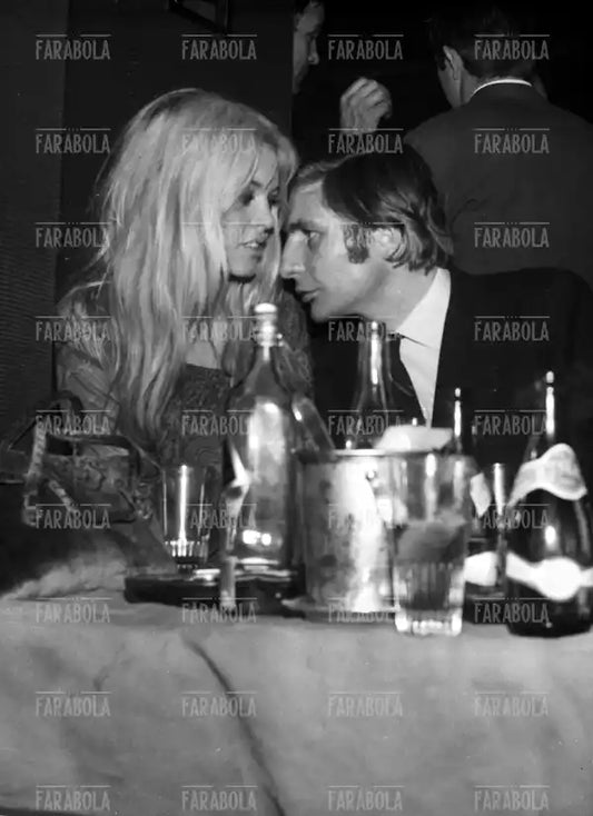 Brigitte Bardot e Gunter Sachs al ristorante, anni 60