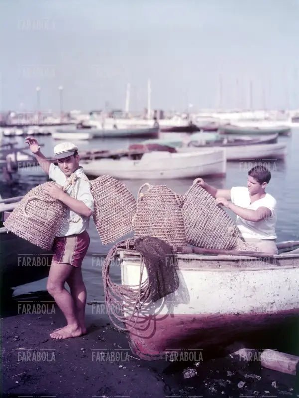 Pescatori al porto di Mergellina, Napoli, anni 60