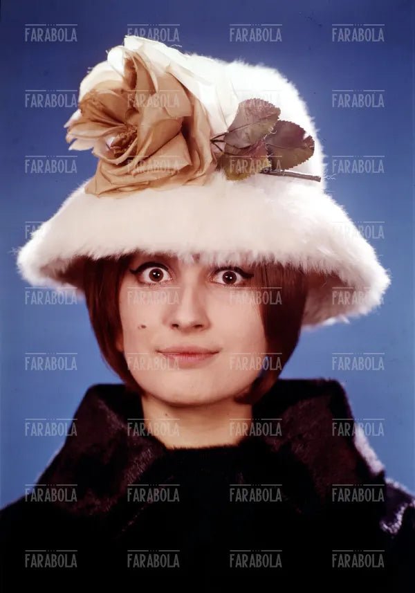 Mina nello Studio Farabola, anni 60