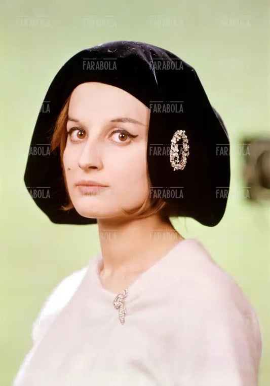 Mina nello Studio Farabola, anni 60