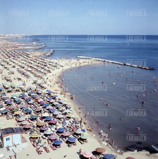 Veduta aerea della spiaggia, Rimini, anni 60