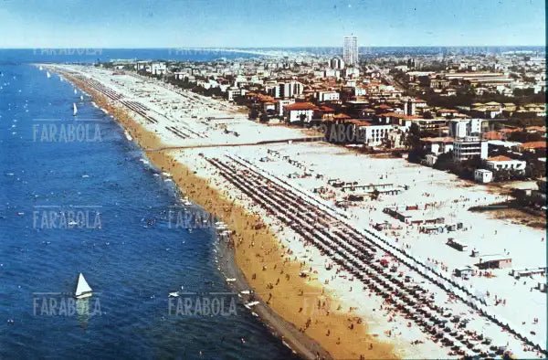 La spiaggia vista dall'aereo, Rimini, anni 60