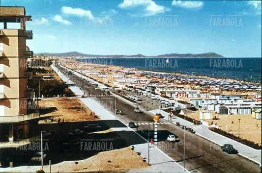 Lungomare e spiaggia, Rimini, anni 60