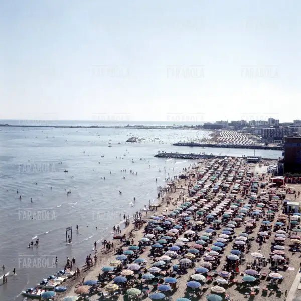 Veduta aerea della spiaggia, Rimini, anni 60