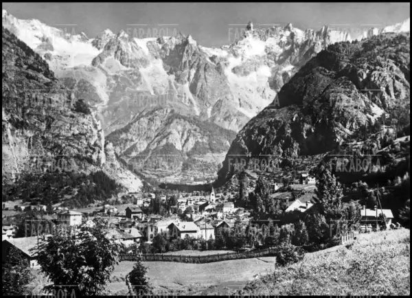 Veduta di Courmayeur con il Monte Bianco, anni 60