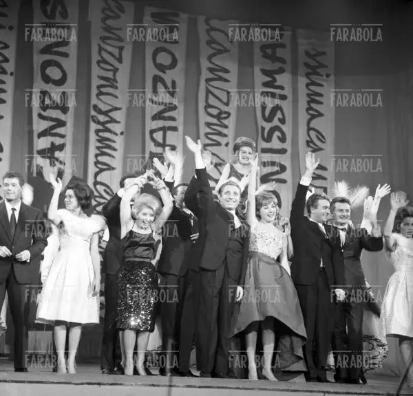 Presentatori e cantanti alla finale di Canzonissima, Vicenza, 1961