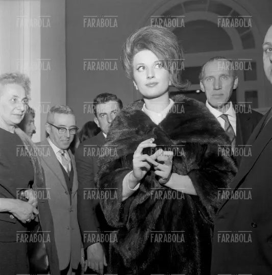 Mina durante una pausa, Festival di Sanremo, 1961