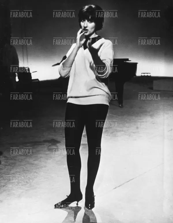 Mina in calzamaglia alle prove di Studio 1, Roma, 1961
