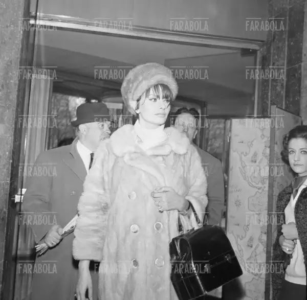 Sophia Loren e il marito Carlo Ponti, Prima del film Boccaccio 70, Milano, 1962