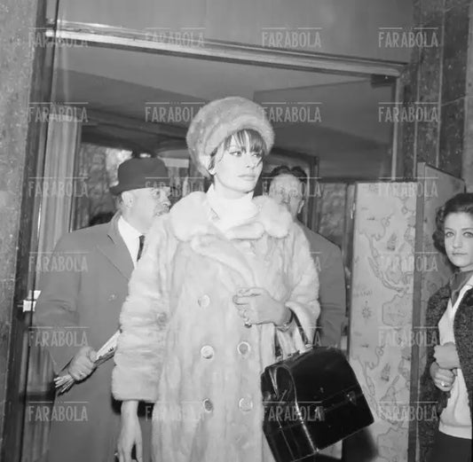 Sophia Loren e il marito Carlo Ponti, Prima del film Boccaccio 70, Milano, 1962