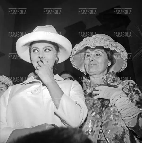 Sophia Loren e la madre Romilda Villani, Matrimonio di Maria Scicolone e Romano Mussolini, Predappio, 1962