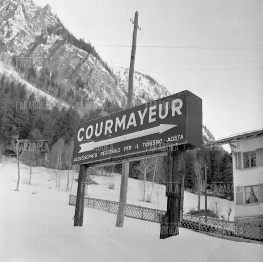 Cartello stradale a Courmayeur, 1962