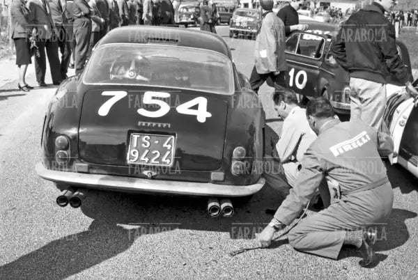 Ferrari in gara alla corsa in salita Stallavena-Borsco Chiesanuova, 1962