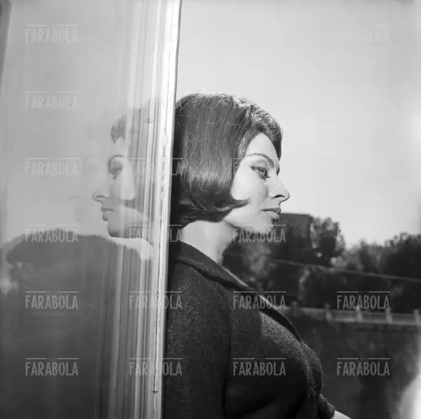 Sophia Loren a casa, Annuncio del Premio Oscar per La ciociara, Roma, 1962