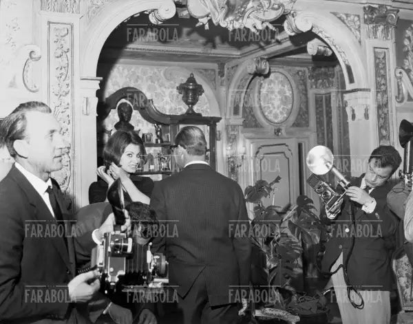 Sophia Loren a casa, Annuncio del Premio Oscar per La ciociara, Roma, 1962