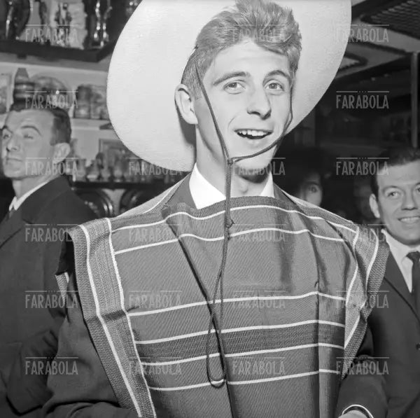 Gianni Rivera in abiti tradizionali, Mondiali di calcio del Cile, Santiago del Cile, 1962