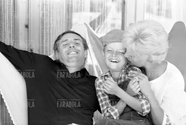 Dario Fo e Franca Rame in vacanza con il figlio Jacopo Fo, Viareggio, 1962