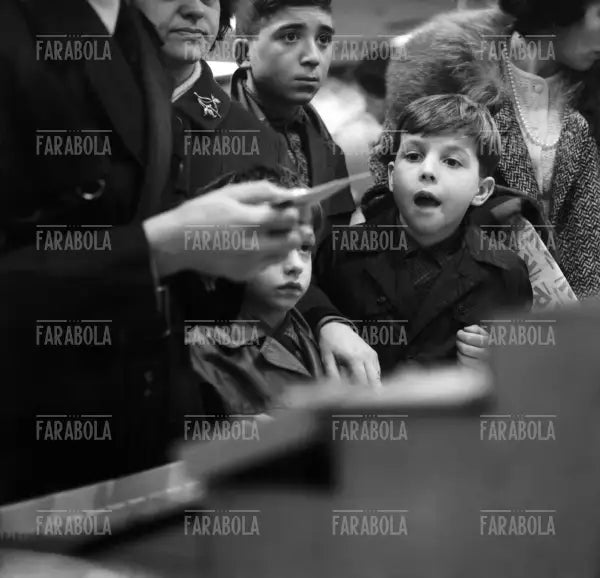 Reparto giocattoli della Rinascente a Natale, Milano, 1962