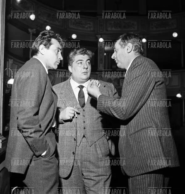 Walter Chiari, Gino Bramieri e Dario Fo, Riunione al Teatro Gerolamo dopo il caso Canzonissima, Milano, 1962