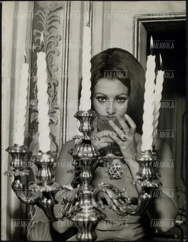 Sophia Loren brinda al nuovo anno con i giornalisti, Roma, 1962
