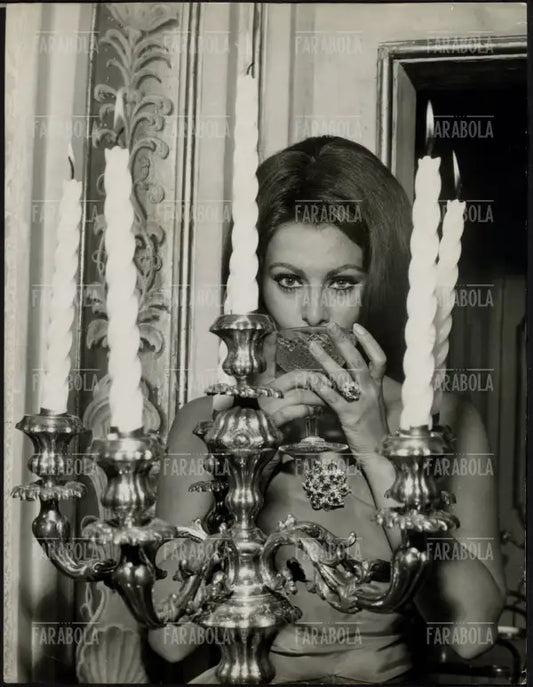 Sophia Loren brinda al nuovo anno con i giornalisti, Roma, 1962