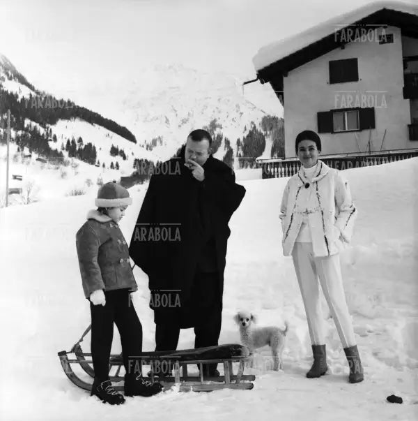 Orson Welles con la moglie Paola Mori e la figlia Beatrice, Klosters, 1962
