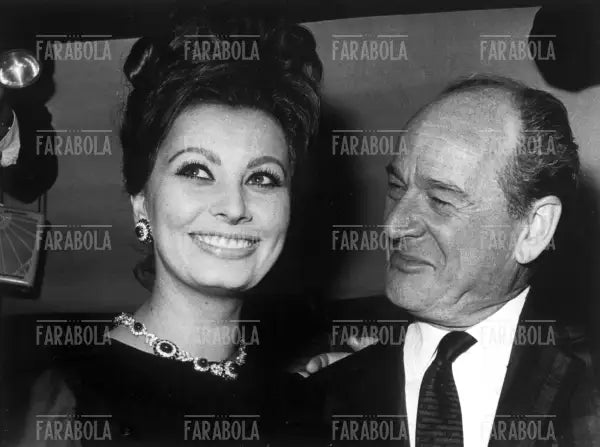 Sophia Loren e Anthony Mann, Conferenza stampa per il film La caduta dell'impero romano, Madrid, 1963