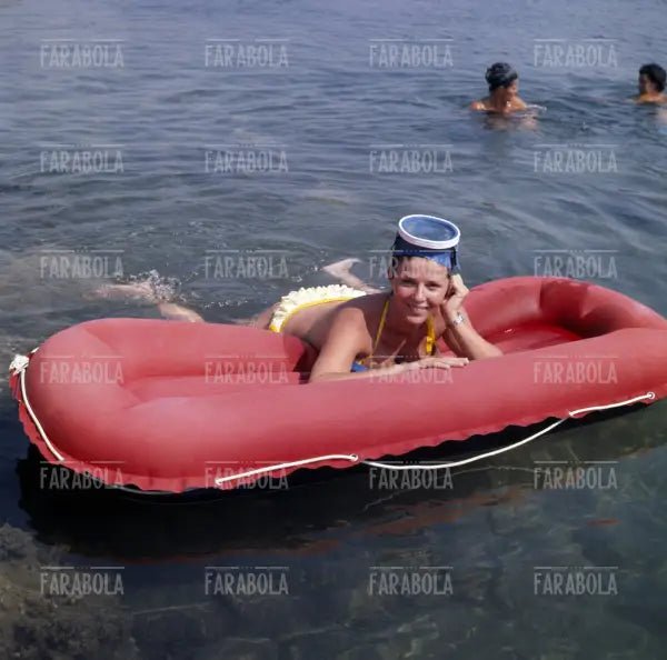 Delia Scala al mare, Castiglioncello, 1963